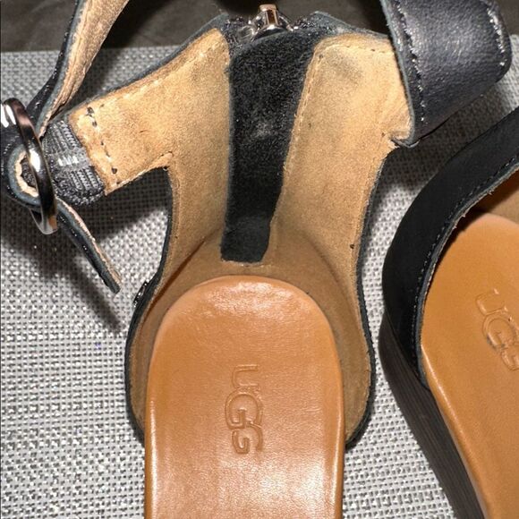 UGG 7.5 Black Tan Interior Cross Cross Ankle Strap Back Zip Wedge Sandals - Picture 9 of 11